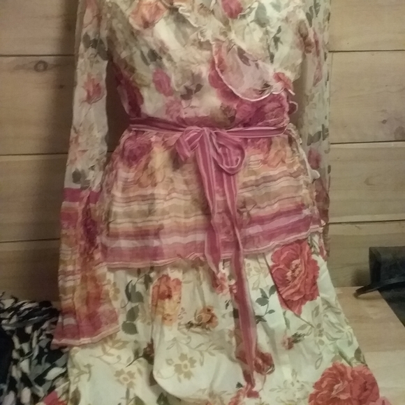 Formal dress - Picture 2 of 6